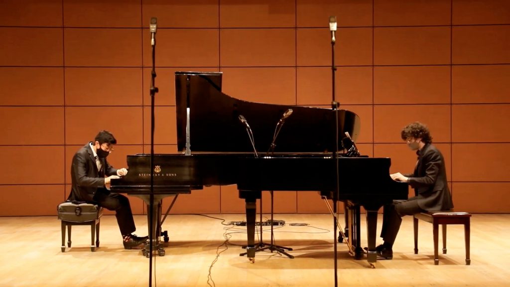 Andrés Hurtado y Daniel Duplat interpretaron las “Variaciones sobre un tema de Paganini para dos pianos” de Lutosławski.