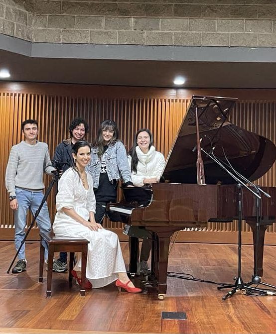 Repertorio para piano de compositores colombianos con elementos del folclor de las costas pacífica y atlántica