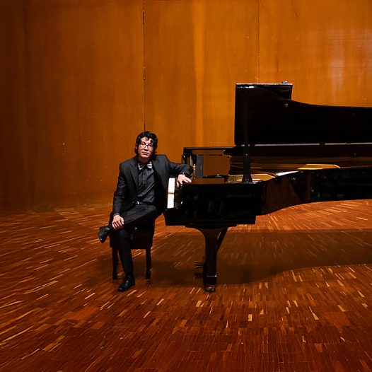 Jueves 31 de octubre a la 1:00 p.m. en la sala multipropósitos, Cajita de música, Universidad de los Andes